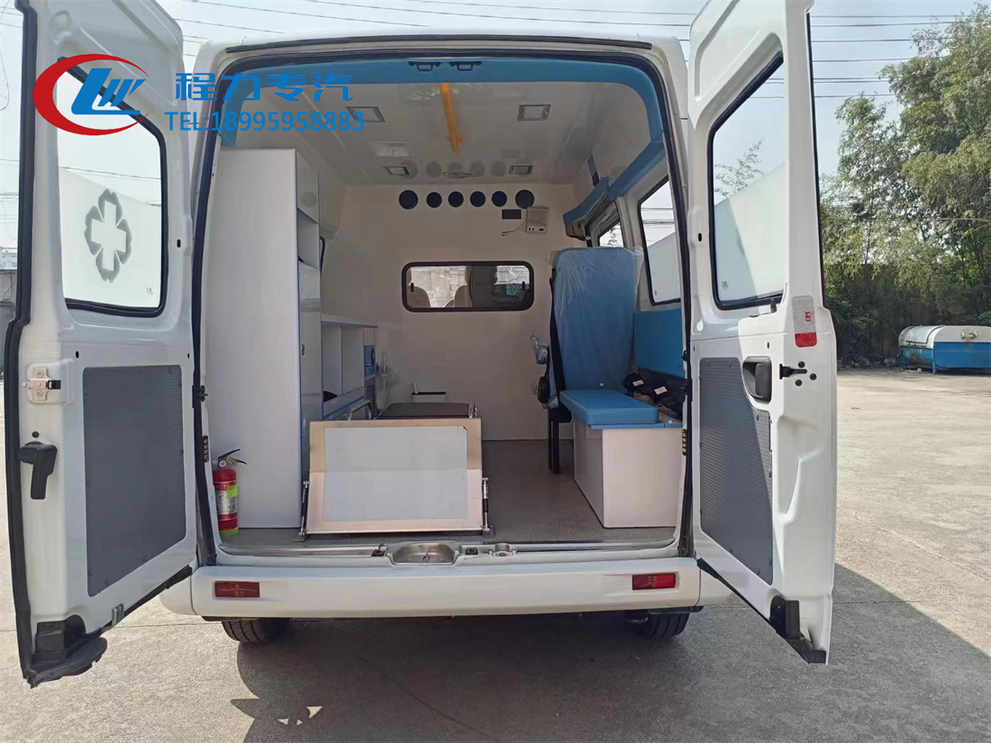 大通V80短轴救护车（柴油）