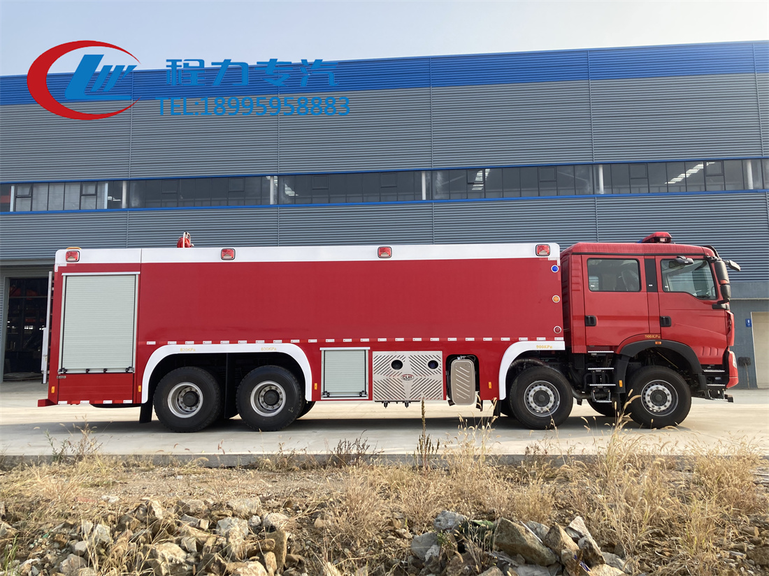 重汽豪沃25吨水罐/泡沫消防车