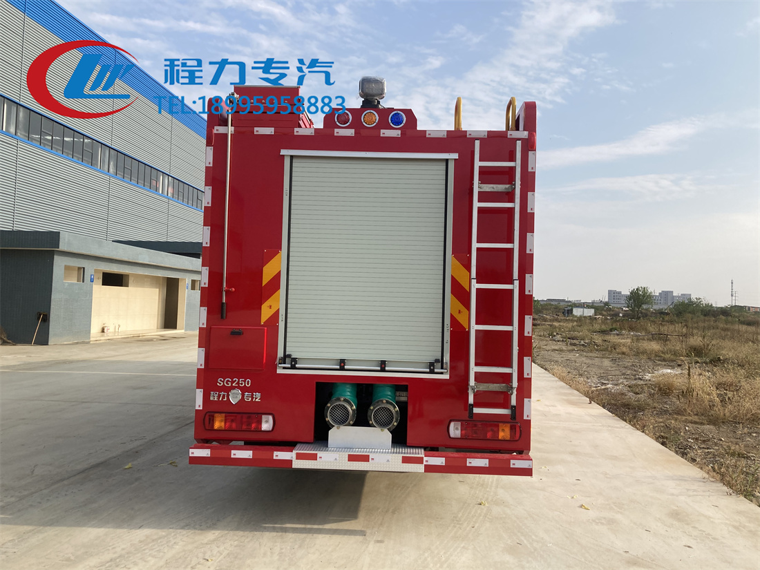 重汽豪沃25吨水罐/泡沫消防车