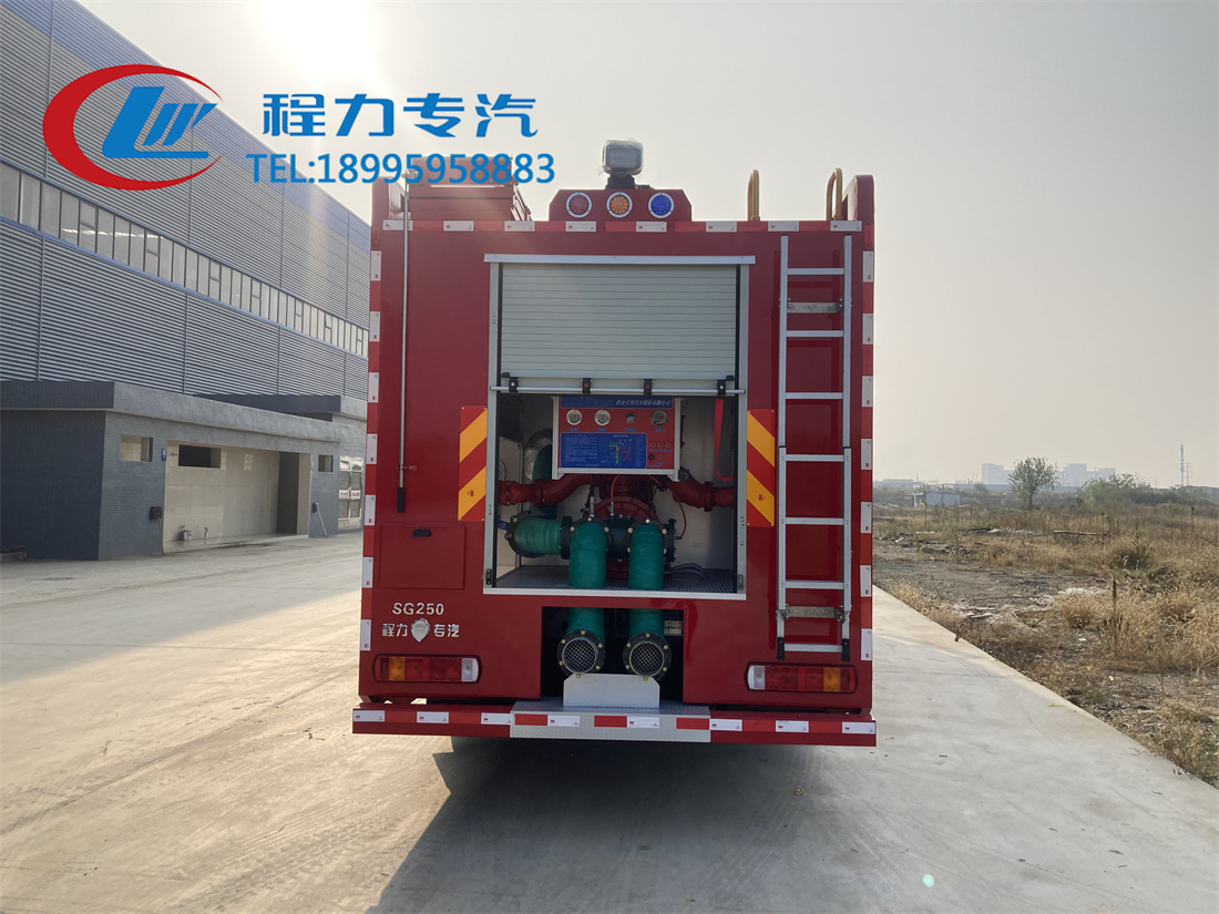 重汽豪沃25吨水罐/泡沫消防车