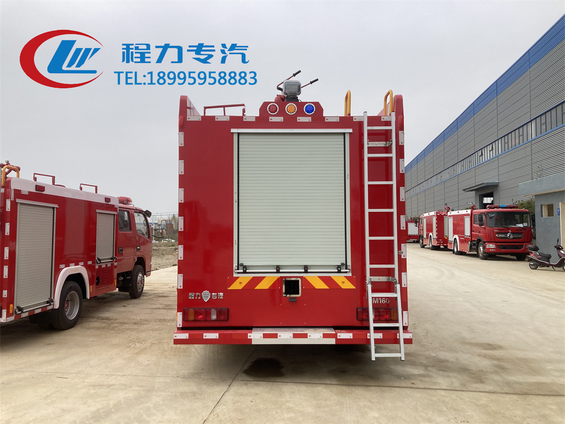 重汽豪沃16吨水罐/泡沫消防车