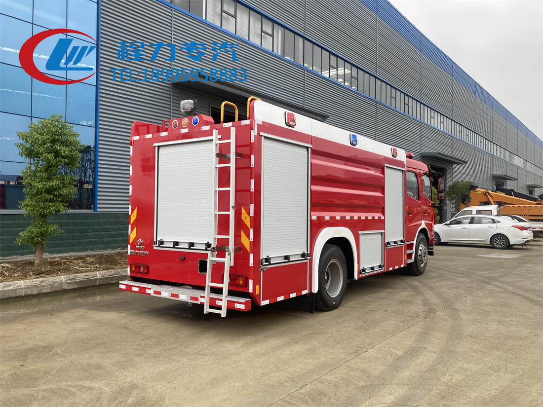 东风7.7吨水罐/泡沫消防车