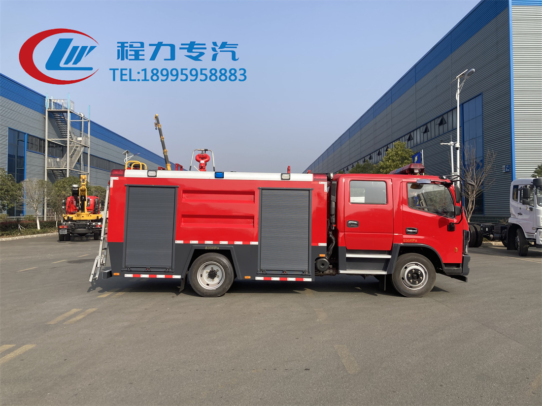 东风5吨水罐/泡沫消防车