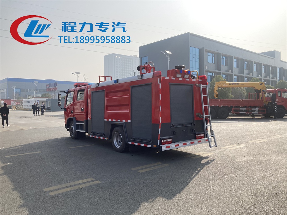 东风5吨水罐/泡沫消防车