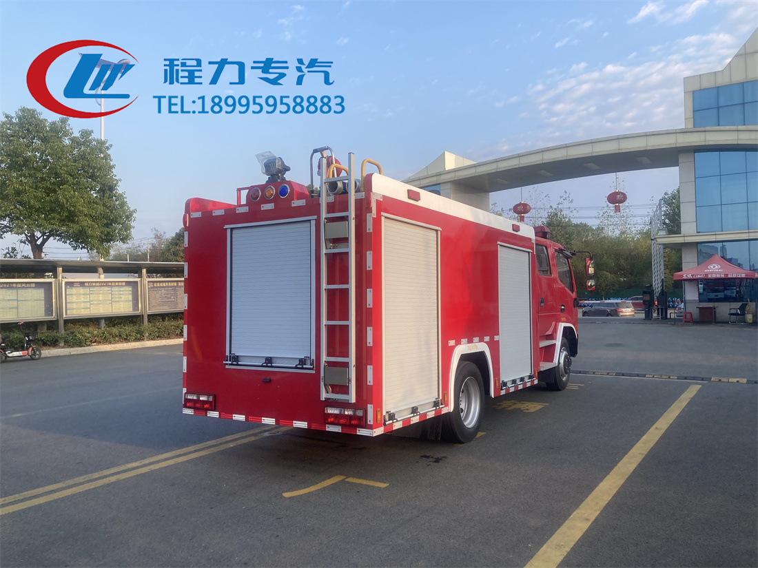 东风4吨水罐/泡沫消防车