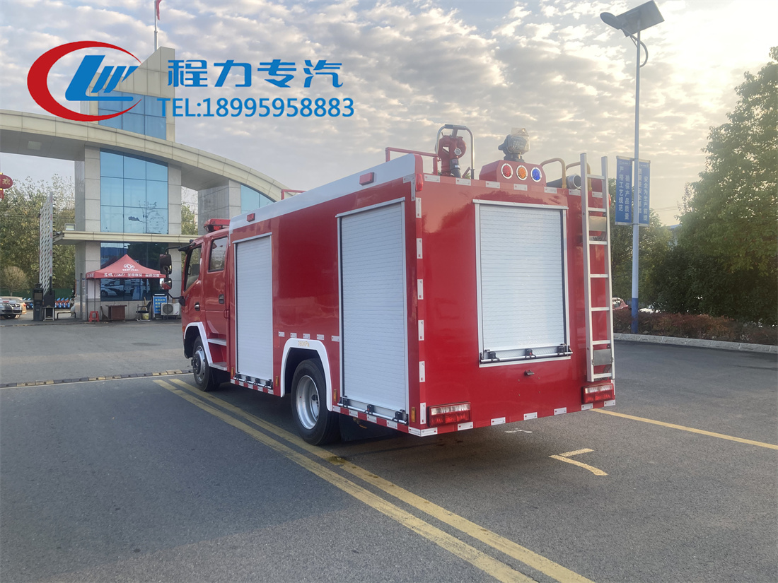 东风4吨水罐/泡沫消防车
