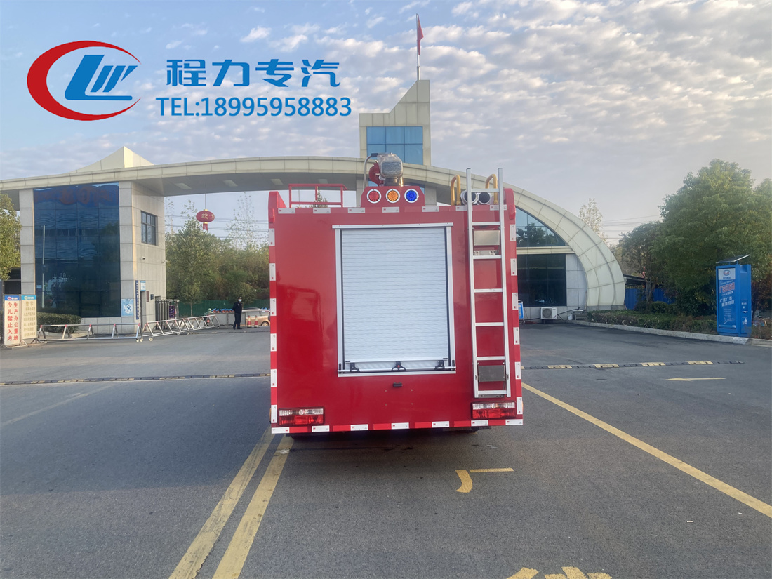 东风4吨水罐/泡沫消防车
