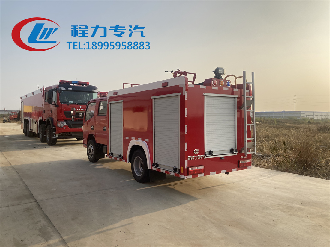 东风2吨水罐消防车