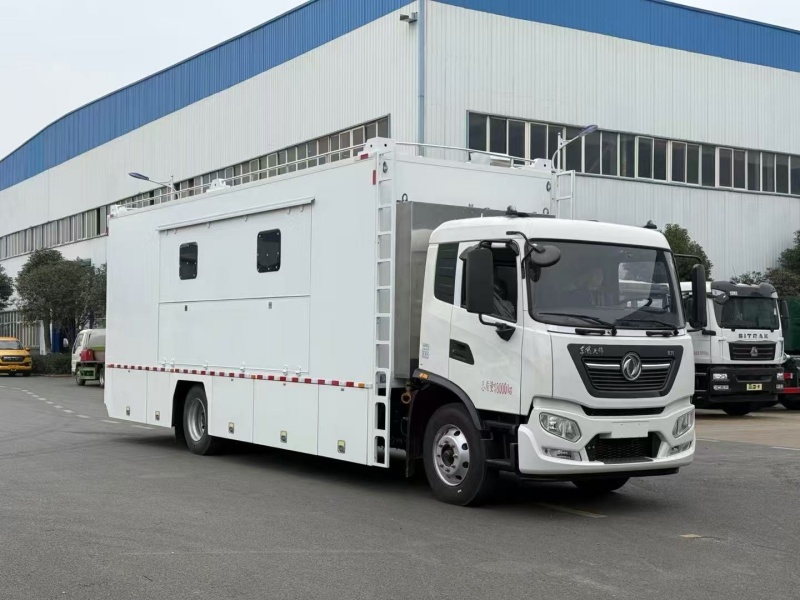 东风天锦淋浴车（8人）