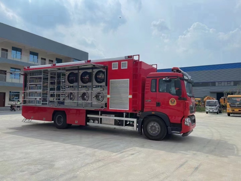 重汽汕德卡被服洗涤车