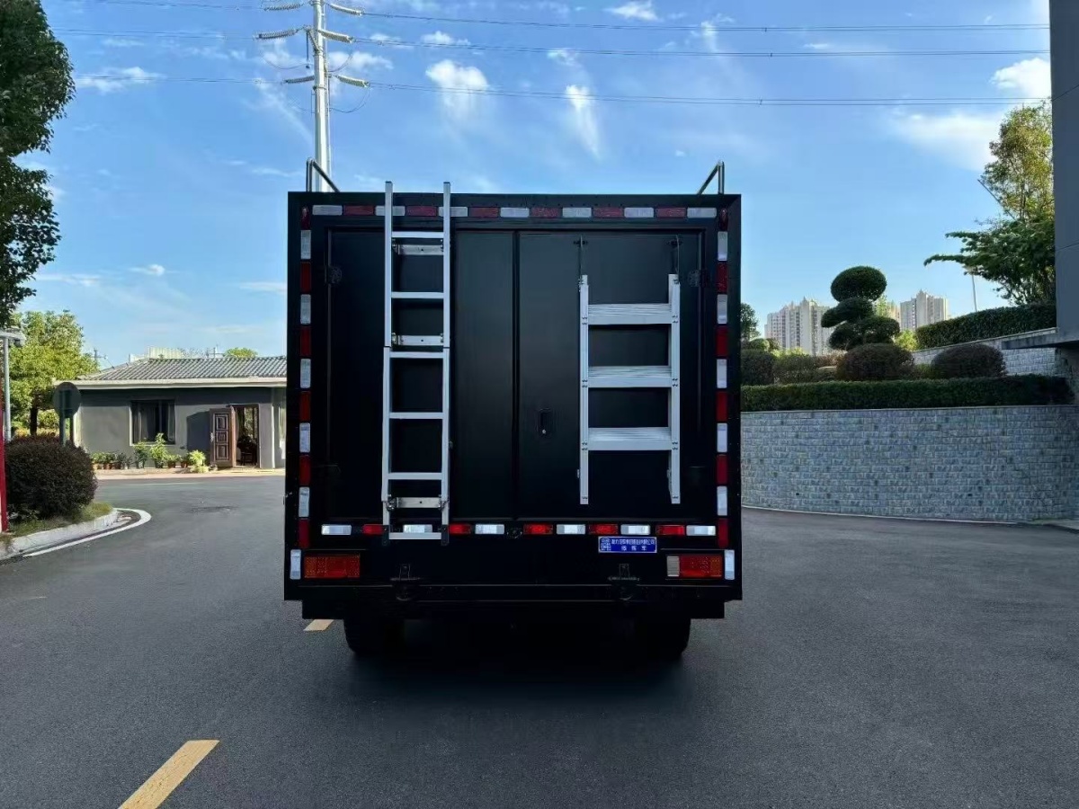 东风猛士指挥车