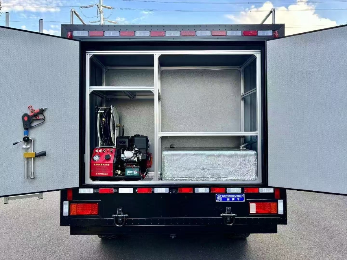 东风猛士指挥车