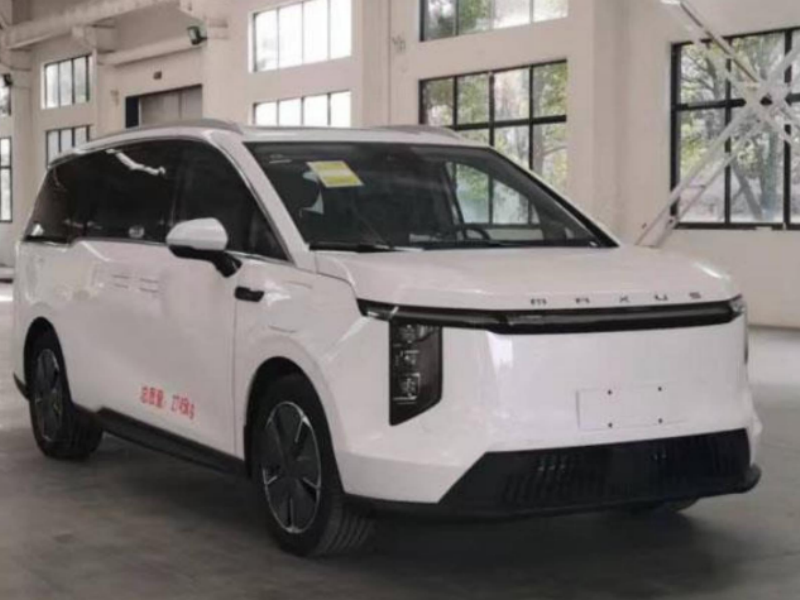 大通纯电动指挥车